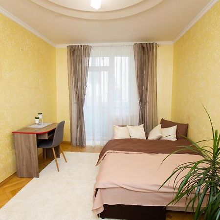 Апартаменты Центр. Вулиця Липова. 3 Кімнати Тернополь Экстерьер фото